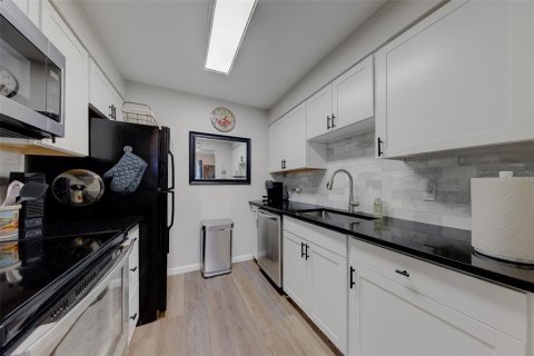 Copropriété à vendre à Tampa, Floride: 2 chambres, 92.9 m2 № 2378257 - photo 12