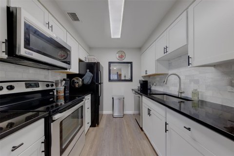 Copropriété à vendre à Tampa, Floride: 2 chambres, 92.9 m2 № 2378257 - photo 11