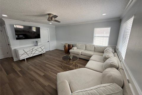 House in Orlando, Florida 4 bedrooms, 186.18 sq.m. № 1720230 - photo 13