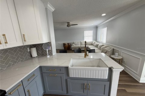 House in Orlando, Florida 4 bedrooms, 186.18 sq.m. № 1720230 - photo 18