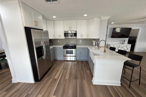 House in Orlando, Florida 4 bedrooms, 186.18 sq.m. № 1720230 - photo 15