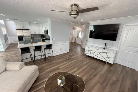 House in Orlando, Florida 4 bedrooms, 186.18 sq.m. № 1720230 - photo 11
