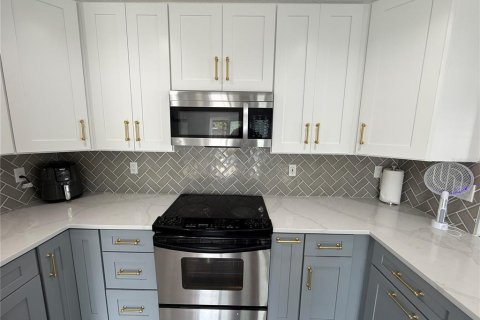 House in Orlando, Florida 4 bedrooms, 186.18 sq.m. № 1720230 - photo 17