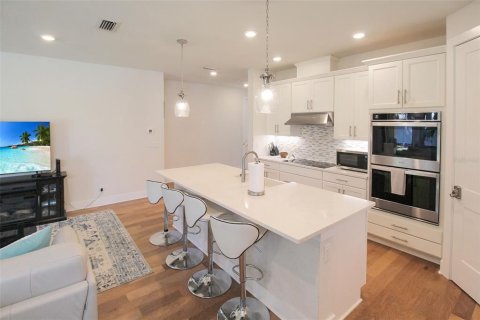 Villa ou maison à louer à Sarasota, Floride: 4 chambres, 208.19 m2 № 1133317 - photo 17