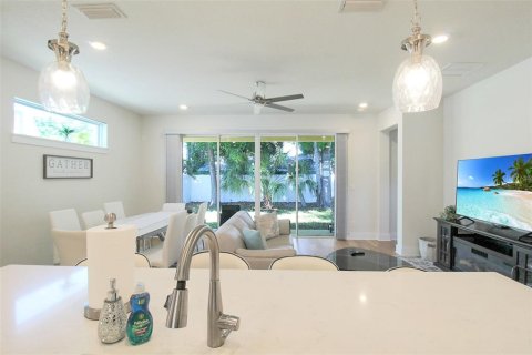 Villa ou maison à louer à Sarasota, Floride: 4 chambres, 208.19 m2 № 1133317 - photo 14