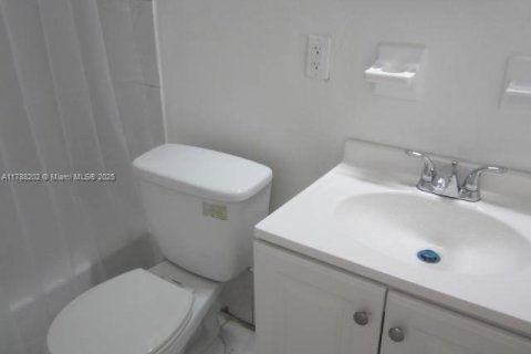 Propiedad comercial en venta en Pompano Beach, Florida, 217.95 m2 № 1741857 - foto 11