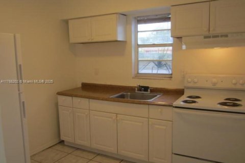 Propiedad comercial en venta en Pompano Beach, Florida, 217.95 m2 № 1741857 - foto 3