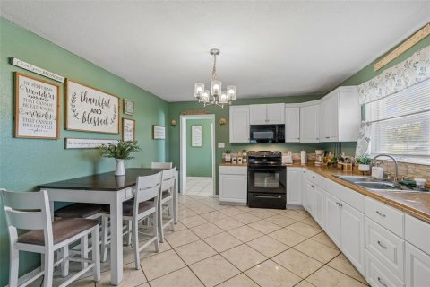 Villa ou maison à vendre à Tampa, Floride: 3 chambres, 131.18 m2 № 2299896 - photo 12