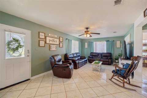 Villa ou maison à vendre à Tampa, Floride: 3 chambres, 131.18 m2 № 2299896 - photo 8