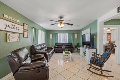 Villa ou maison à vendre à Tampa, Floride: 3 chambres, 131.18 m2 № 2299896 - photo 7