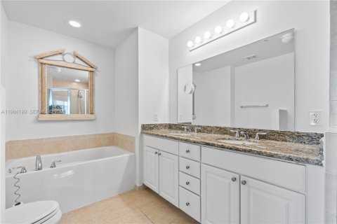 Купить кондоминиум в Авентура, Флорида 2 спальни, 125.88м2, № 2047665 - фото 10