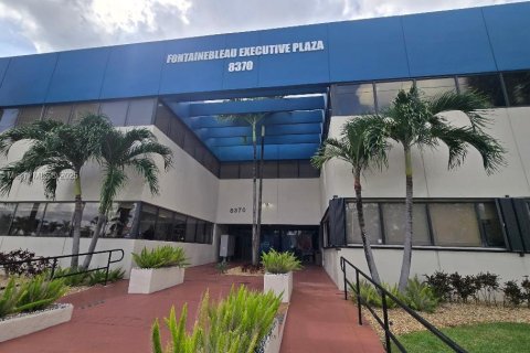 Коммерческая недвижимость в Майами, Флорида № 2034366