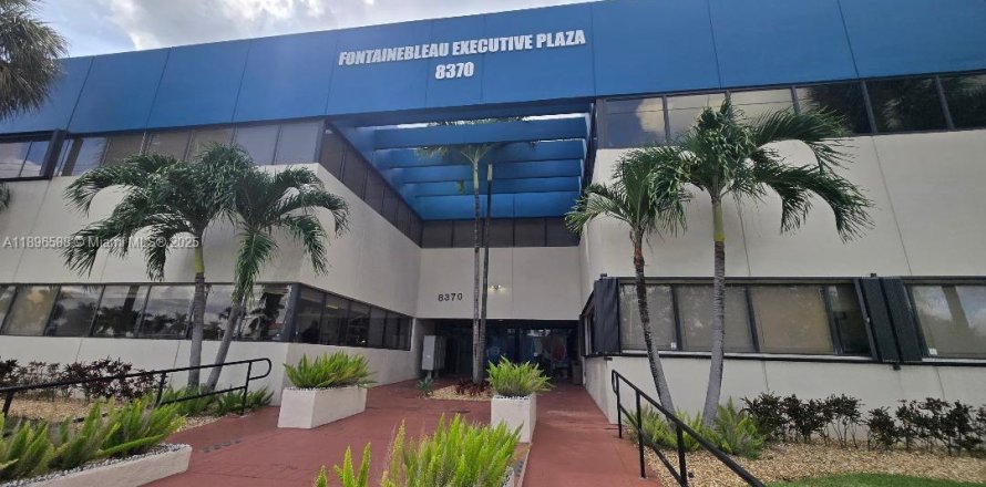 Коммерческая недвижимость в Майами, Флорида № 2034366