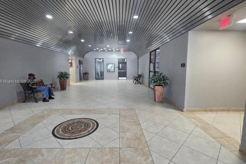 Купить коммерческую недвижимость в Майами, Флорида № 2034366 - фото 3