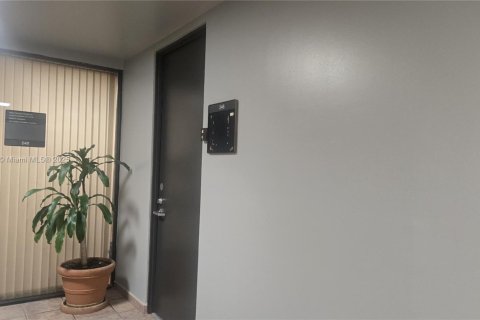 Купить коммерческую недвижимость в Майами, Флорида № 2034366 - фото 6