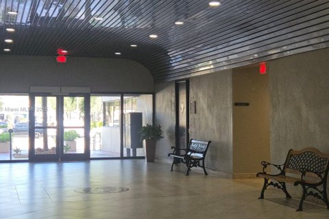 Купить коммерческую недвижимость в Майами, Флорида № 2034366 - фото 4