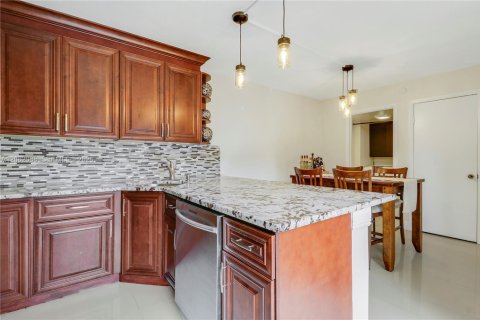 Casa en venta en West Palm Beach, Florida, 2 dormitorios, 114.83 m2 № 2343370 - foto 8