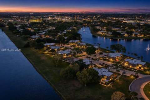 Casa en venta en West Palm Beach, Florida, 2 dormitorios, 114.83 m2 № 2343370 - foto 2