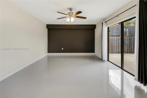 Casa en venta en West Palm Beach, Florida, 2 dormitorios, 114.83 m2 № 2343370 - foto 12