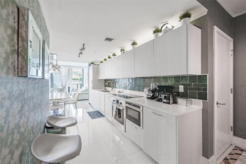 Copropriété à vendre à Miami, Floride: 3 chambres, 103.12 m2 № 2271559 - photo 10