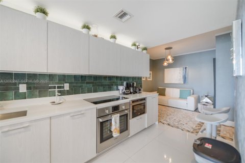 Copropriété à vendre à Miami, Floride: 3 chambres, 103.12 m2 № 2271559 - photo 15
