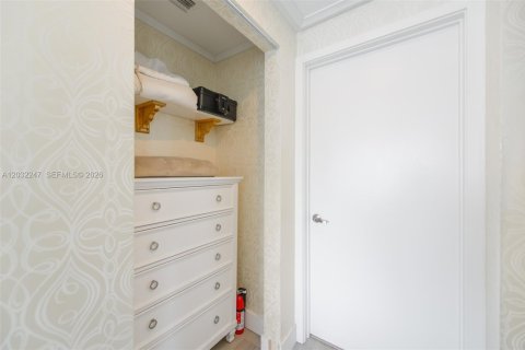 Copropriété à vendre à Miami, Floride: 3 chambres, 103.12 m2 № 2271559 - photo 21