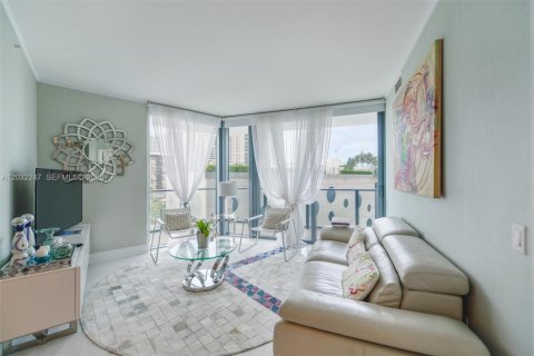 Copropriété à vendre à Miami, Floride: 3 chambres, 103.12 m2 № 2271559 - photo 11