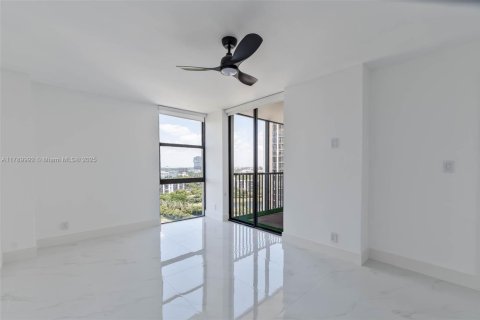 Condo in Aventura, Florida, 2 bedrooms  № 2244866 - photo 12