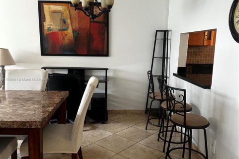 Condo in Hallandale Beach, Florida, 1 bedroom  № 1957208 - photo 16