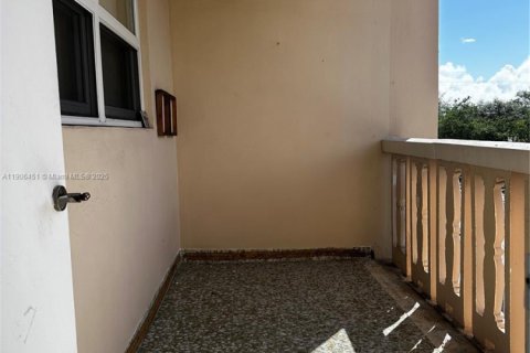 Condo in Hallandale Beach, Florida, 1 bedroom  № 1957208 - photo 30