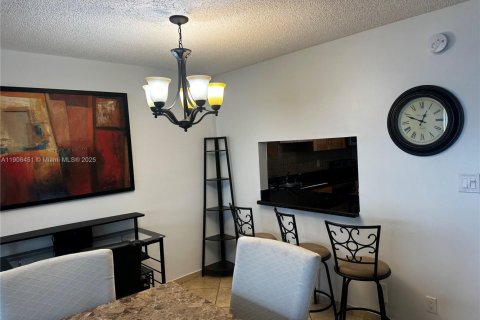 Condo in Hallandale Beach, Florida, 1 bedroom  № 1957208 - photo 9