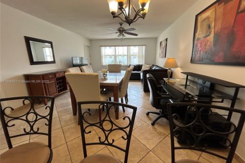 Condo in Hallandale Beach, Florida, 1 bedroom  № 1957208 - photo 15