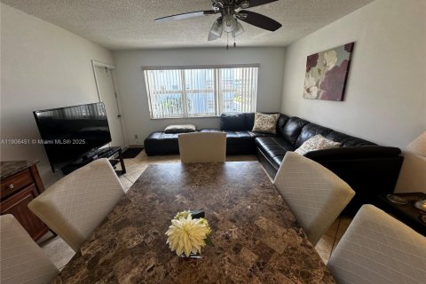 Condo in Hallandale Beach, Florida, 1 bedroom  № 1957208 - photo 14
