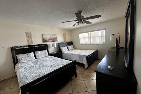 Condo in Hallandale Beach, Florida, 1 bedroom  № 1957208 - photo 20
