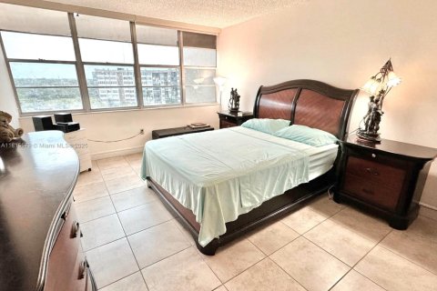Condominio en venta en Pembroke Pines, Florida, 2 dormitorios, 104.05 m2 № 1937016 - foto 19