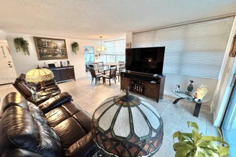 Copropriété à vendre à Pembroke Pines, Floride: 2 chambres, 104.05 m2 № 1937016 - photo 6