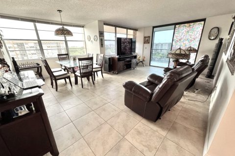 Condominio en venta en Pembroke Pines, Florida, 2 dormitorios, 104.05 m2 № 1937016 - foto 1