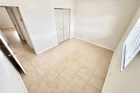 Condominio en venta en Hialeah, Florida, 2 dormitorios, 79.9 m2 № 1774589 - foto 9