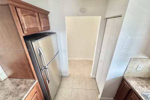 Condominio en venta en Hialeah, Florida, 2 dormitorios, 79.9 m2 № 1774589 - foto 8
