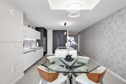 Condominio en venta en Miami, Florida, 3 dormitorios, 204.76 m2 № 2055808 - foto 5