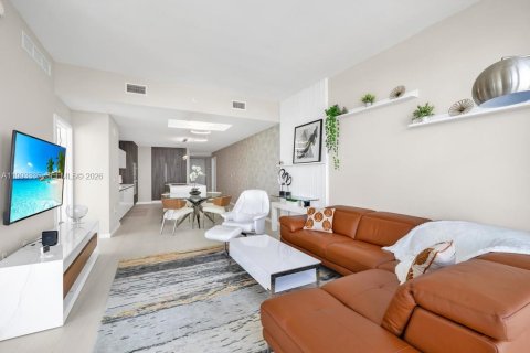 Condominio en venta en Miami, Florida, 3 dormitorios, 204.76 m2 № 2055808 - foto 19