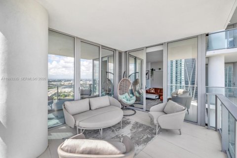 Condominio en venta en Miami, Florida, 3 dormitorios, 204.76 m2 № 2055808 - foto 3