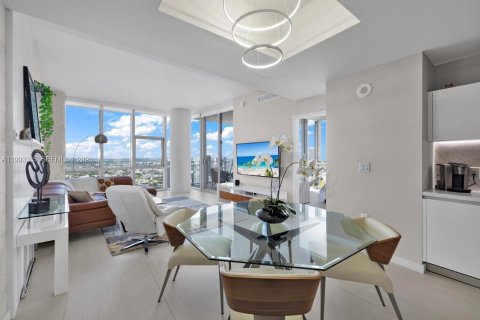 Condominio en venta en Miami, Florida, 3 dormitorios, 204.76 m2 № 2055808 - foto 4