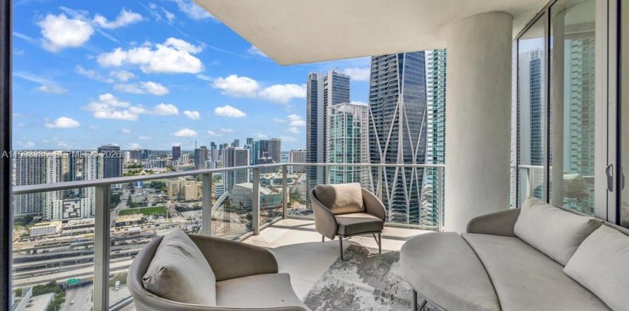 Condominio en Miami, Florida, 3 dormitorios  № 2055808