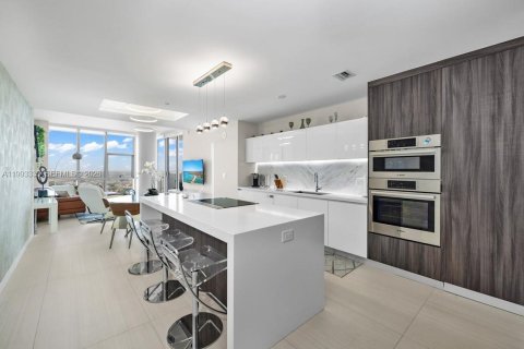 Condominio en venta en Miami, Florida, 3 dormitorios, 204.76 m2 № 2055808 - foto 14