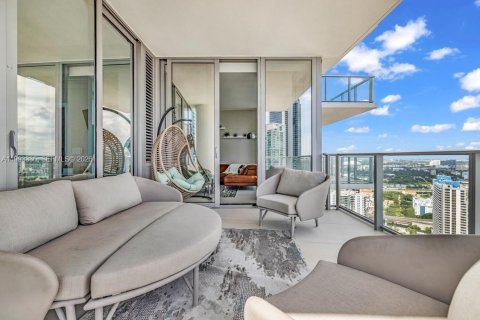 Condominio en venta en Miami, Florida, 3 dormitorios, 204.76 m2 № 2055808 - foto 2