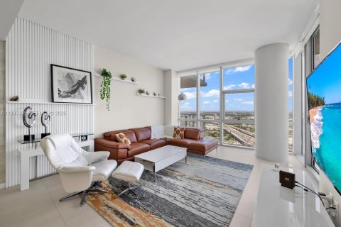 Condominio en venta en Miami, Florida, 3 dormitorios, 204.76 m2 № 2055808 - foto 18