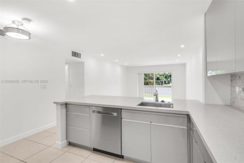 Copropriété à louer à Miami, Floride: 2 chambres, 74.69 m2 № 2392913 - photo 4