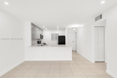 Copropriété à louer à Miami, Floride: 2 chambres, 74.69 m2 № 2392913 - photo 12