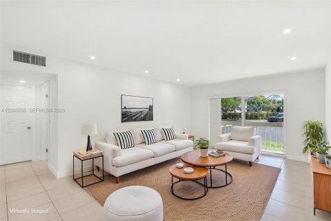 Copropriété à louer à Miami, Floride: 2 chambres, 74.69 m2 № 2392913 - photo 11